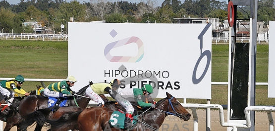 Viernes 2 de mayo de 2025 - Hipódromo Las Piedras